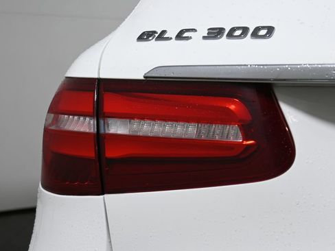 Used 2019 Mercedes-Benz GLC 300 4MATIC image 12