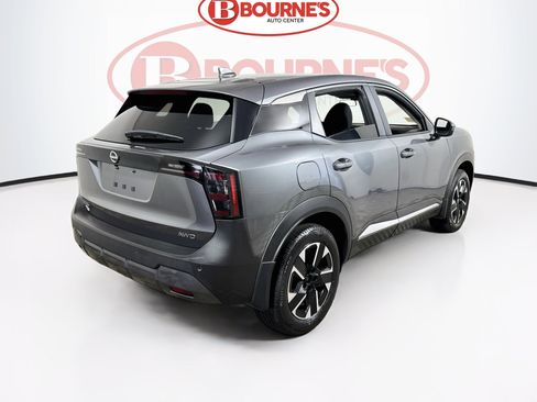 Used 2025 Nissan Kicks SV AWD/4WD image 9