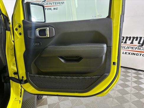 Used 2023 Jeep Wrangler Unlimited Sahara AWD/4WD image 26