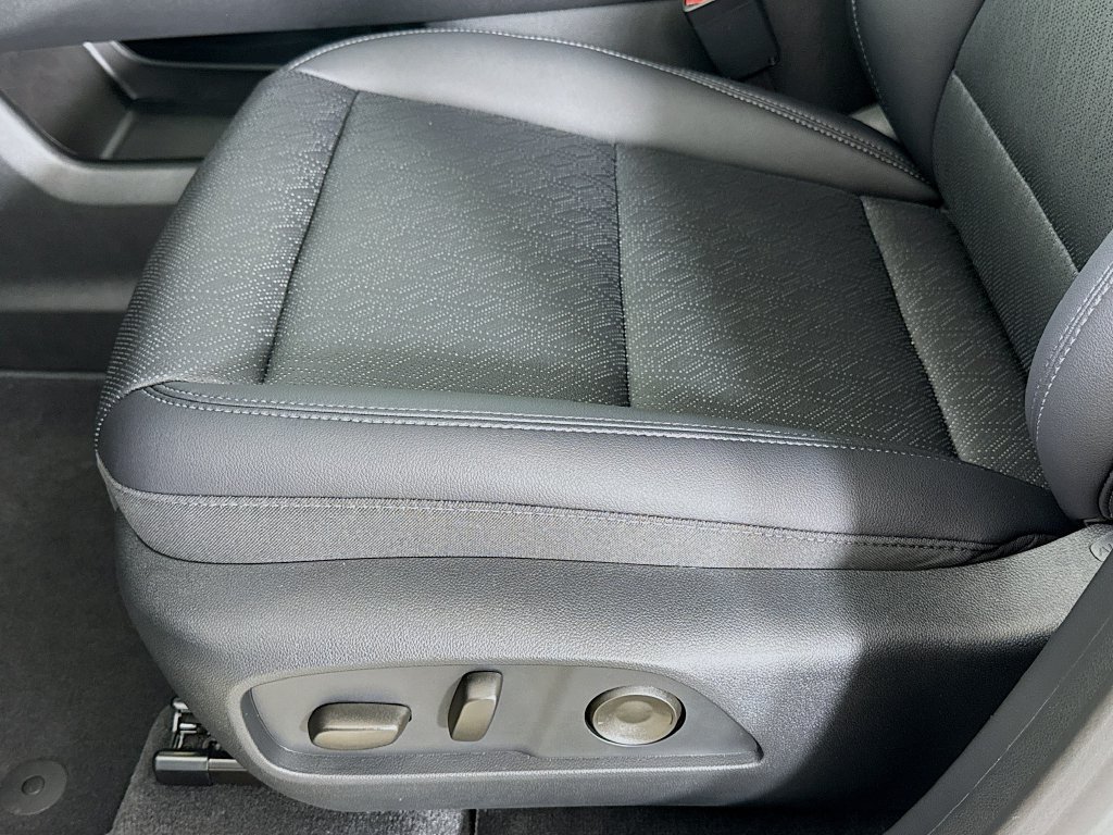 New 2026 Chevrolet Equinox LT w/ Convenience Package II FWD image 22