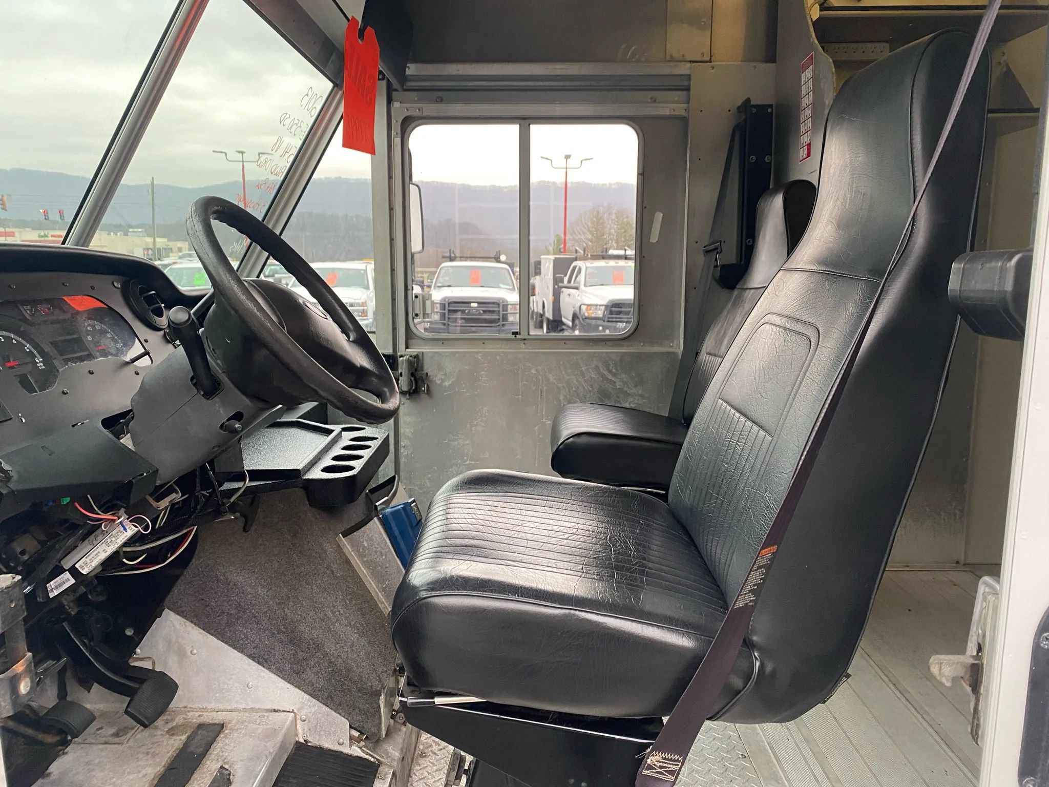 Used 2013 Ford E-350 and Econoline 350 Super Duty w/ Air Conditioning Prep Pkg RWD image 8