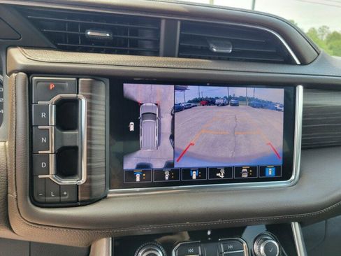 Used 2021 GMC Yukon Denali w/ Denali Premium Package image 21