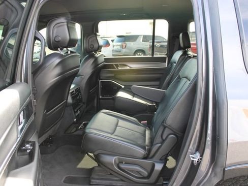 Used 2023 Jeep Wagoneer Series II AWD/4WD image 18
