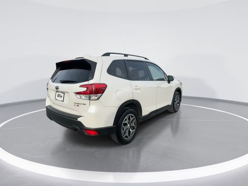 Used 2019 Subaru Forester Premium w/ All-Weather Package image 8