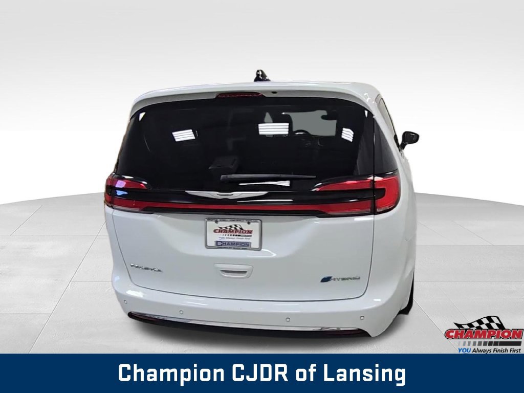 Used 2023 Chrysler Pacifica Touring-L FWD image 10
