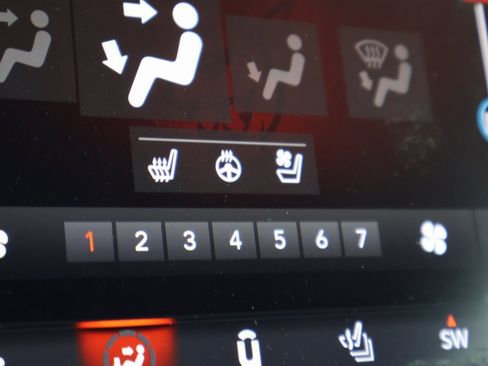 Used 2018 Dodge Challenger GT w/ GT Interior Package image 30