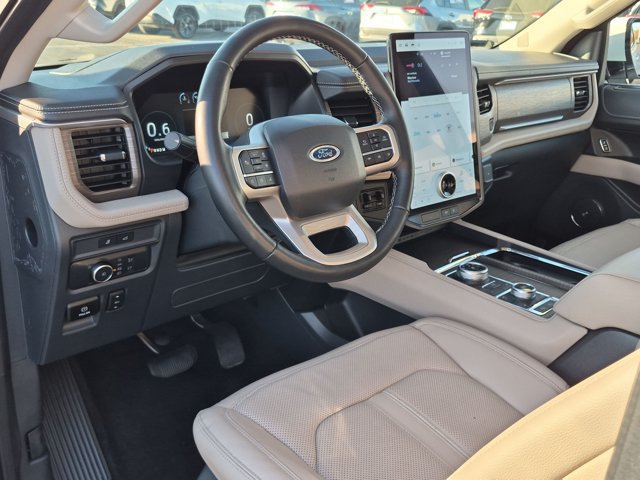 Used 2022 Ford Expedition Limited AWD/4WD image 4