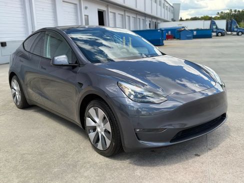 Used 2023 Tesla Model Y Long Range AWD/4WD image 4