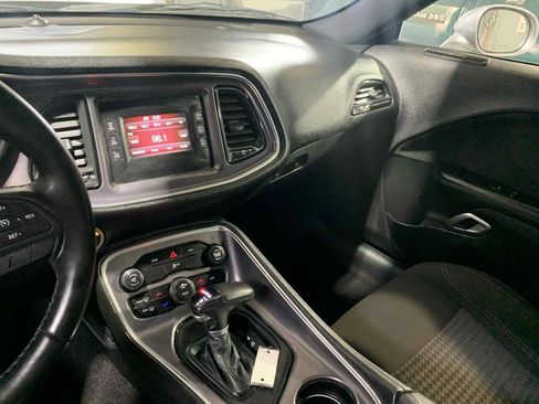 Used 2016 Dodge Challenger SXT image 22