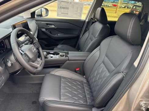 New 2026 Nissan Rogue Platinum image 12