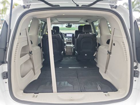 Used 2024 Chrysler Pacifica Limited FWD image 28