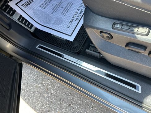 Certified 2022 Volkswagen Tiguan SEL R-Line image 20