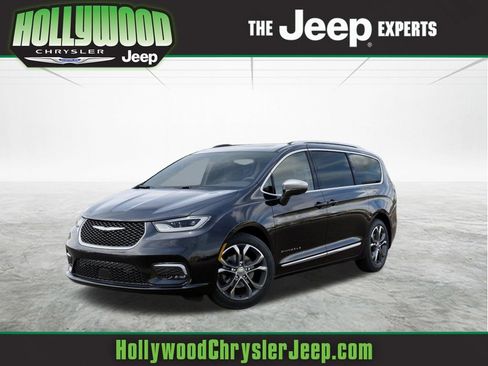 New 2026 Chrysler Pacifica Pinnacle image 1