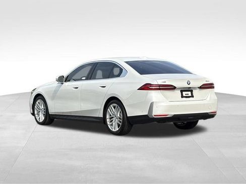 Used 2024 BMW 530i xDrive w/ Convenience Package AWD/4WD image 5