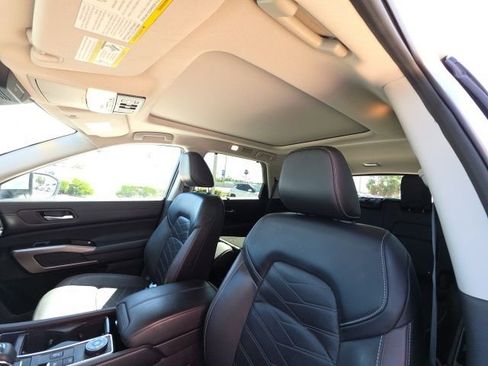 Used 2023 Nissan Pathfinder Platinum w/ Black Appearance Package image 14