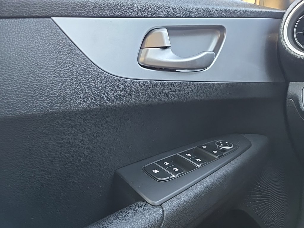 Used 2023 Kia Forte LXS FWD image 18