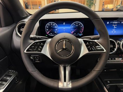 Used 2026 Mercedes-Benz GLB 250 image 8
