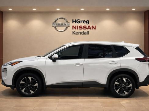 Used 2024 Nissan Rogue SV FWD image 4
