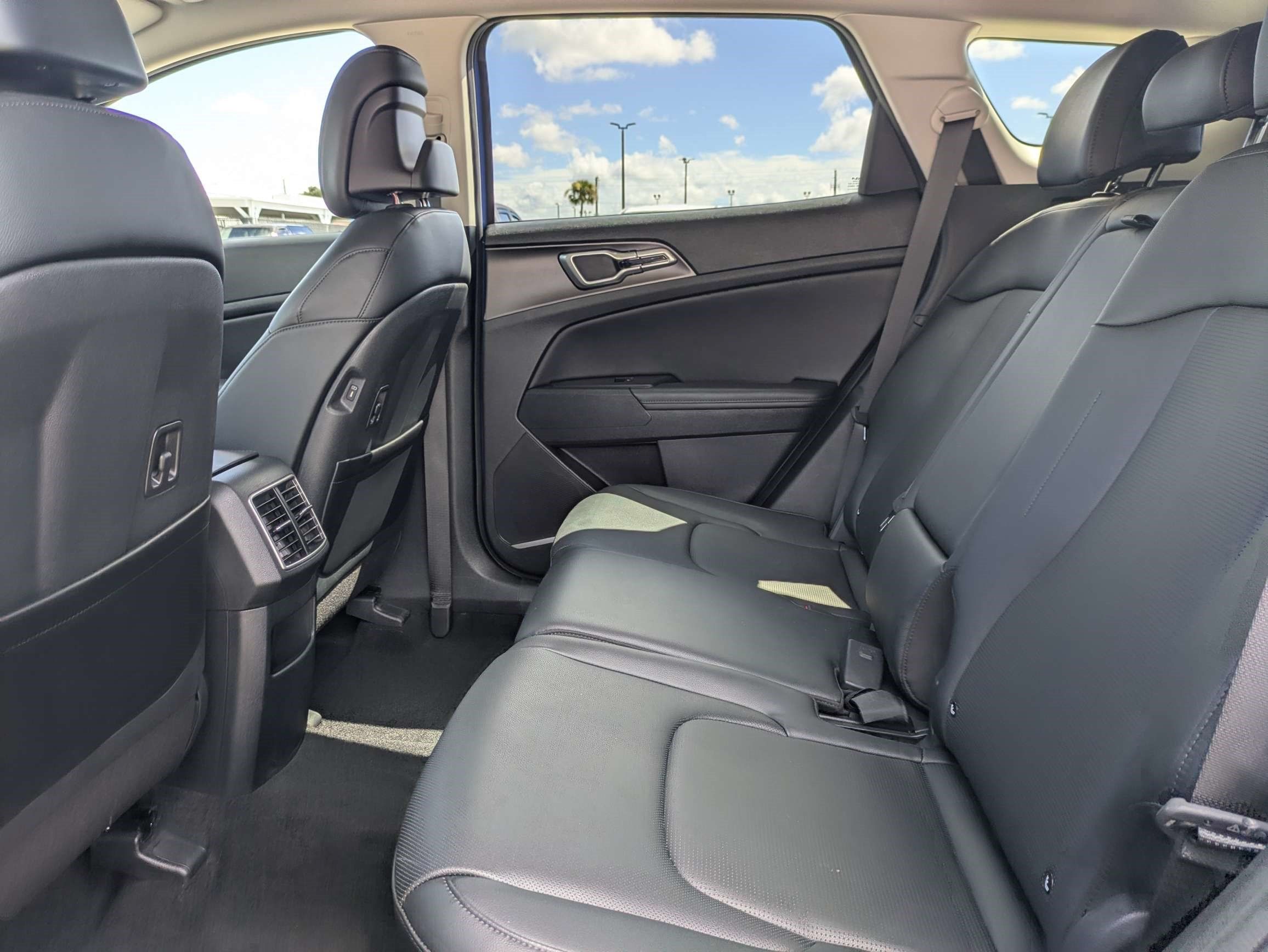 Used 2026 Kia Sportage EX FWD image 14