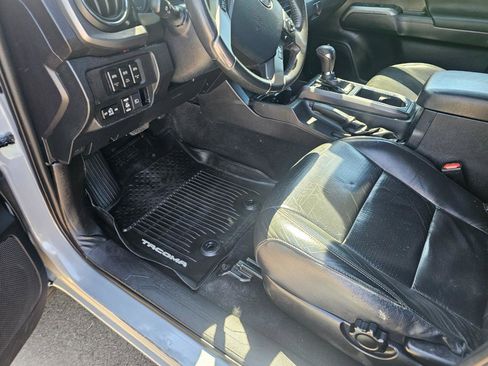 Used 2019 Toyota Tacoma TRD Off-Road AWD/4WD image 26