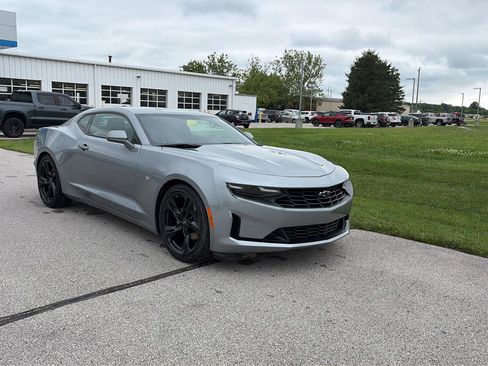 Used 2024 Chevrolet Camaro LT w/ Technology Package RWD image 8