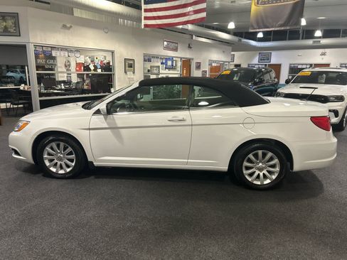 Used 2011 Chrysler 200 Touring w/ Cold Weather Group image 7