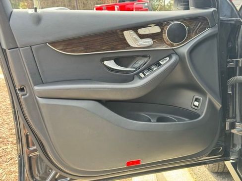 Used 2020 Mercedes-Benz GLC 300 4MATIC image 24