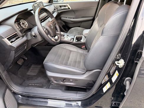 Used 2023 Mitsubishi Outlander SE image 7