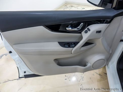 Used 2022 Nissan Rogue Sport SL w/ Premium Package image 26