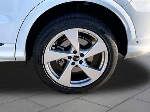Used 2025 Audi Q5 Premium Plus AWD/4WD image 11