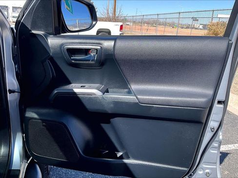 Used 2016 Toyota Tacoma TRD Off-Road image 23