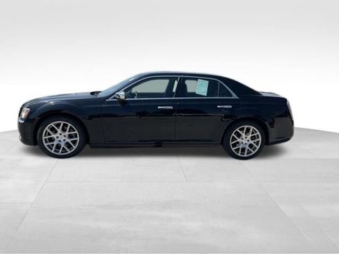 Used 2012 Chrysler 300 C w/ 19-Premium Speaker Group RWD image 4