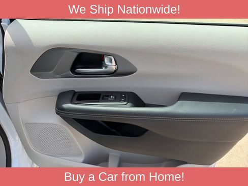 Used 2024 Chrysler Pacifica Touring-L FWD image 25