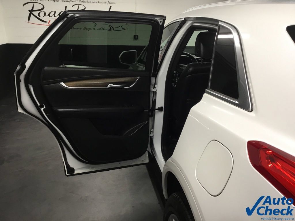 Used 2017 Cadillac XT5 Platinum w/ Driver Assist Package AWD/4WD image 26