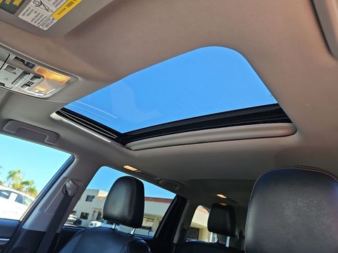 Used 2016 Toyota Highlander Limited image 30