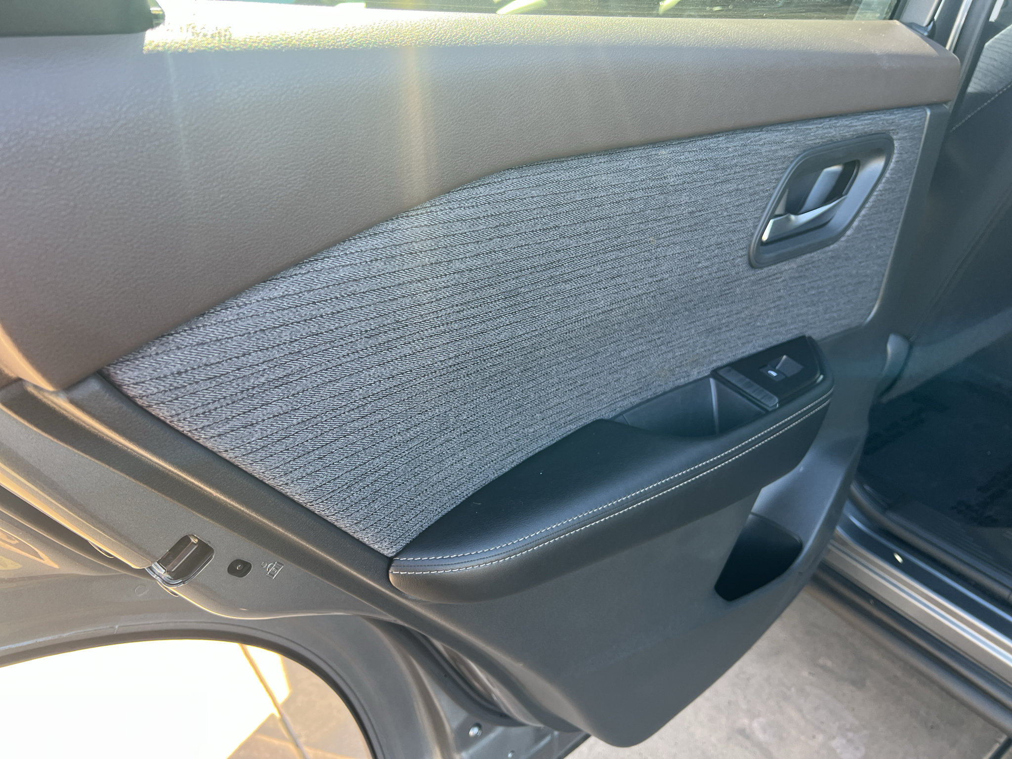 Used 2023 Nissan Rogue SV FWD image 14