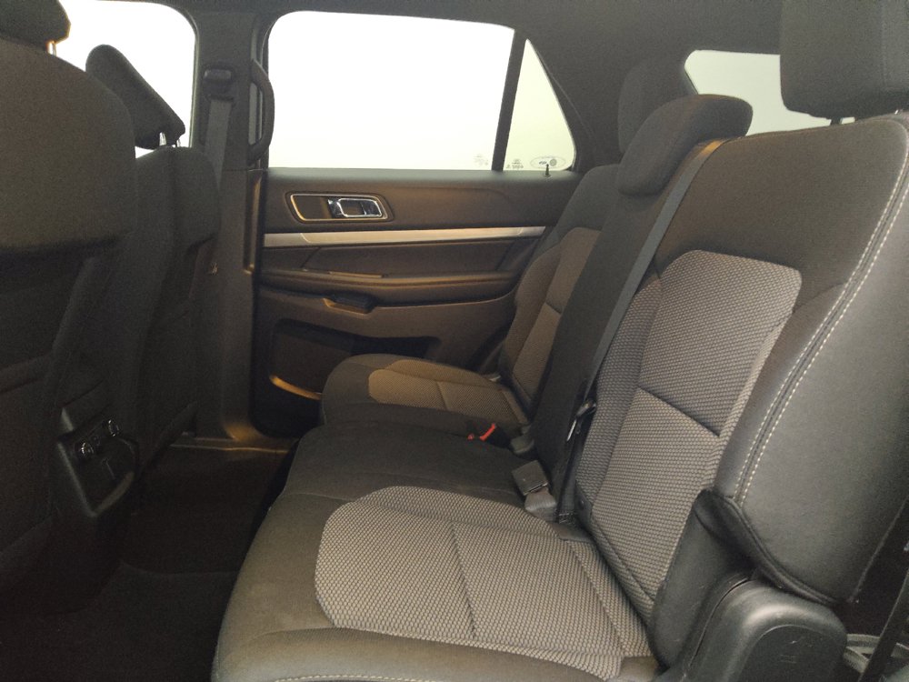 Used 2019 Ford Explorer XLT w/ Equipment Group 201A FWD image 18