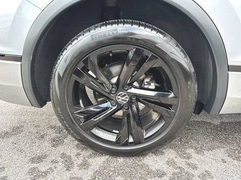 Certified 2024 Volkswagen Tiguan SE R-Line AWD/4WD image 33