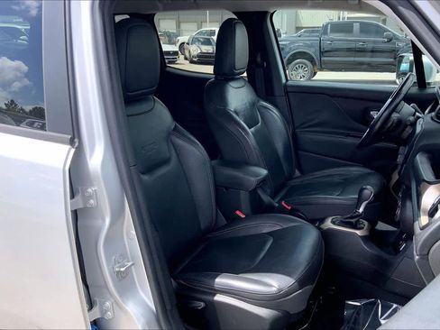 Used 2017 Jeep Renegade Limited image 9
