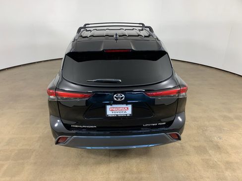 Used 2023 Toyota Highlander Limited image 11