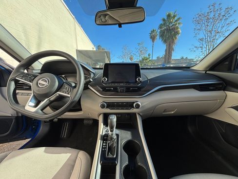 Used 2025 Nissan Altima 2.5 SV image 33