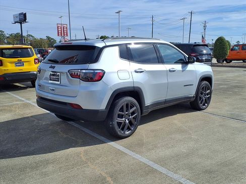 New 2026 Jeep Compass Altitude image 4