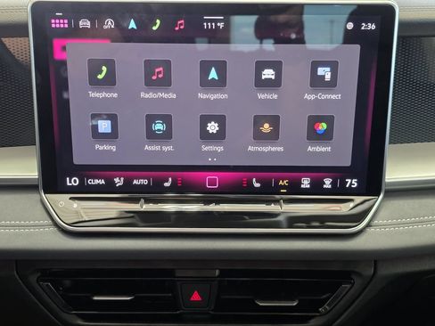 Used 2025 Volkswagen Tiguan SE FWD image 18