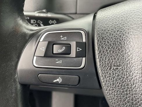 Used 2016 Volkswagen Tiguan SE image 19