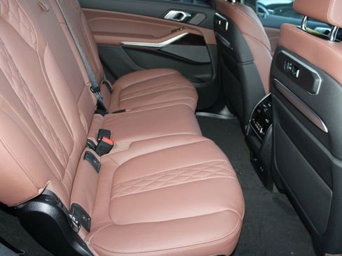 New 2026 BMW X7 M60i image 33