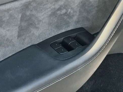 Used 2025 Tesla Model Y Long Range AWD/4WD image 17