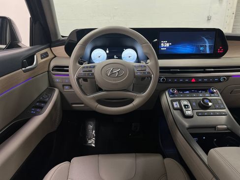 Used 2024 Hyundai Palisade Limited FWD image 15
