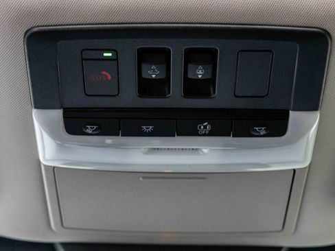 Certified 2025 Nissan Pathfinder SL w/ SL Premium Package image 17