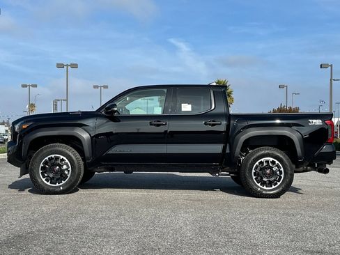 New 2025 Toyota Tacoma TRD Off-Road image 7