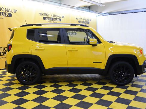 Used 2018 Jeep Renegade Altitude image 11